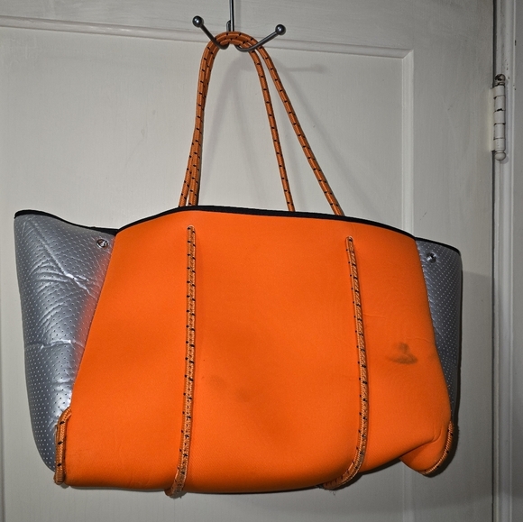 Haute Shore Greyson Tote "Wow" Stylish Pink & Orange Bag NWT (Flaws) - Picture 9 of 12
